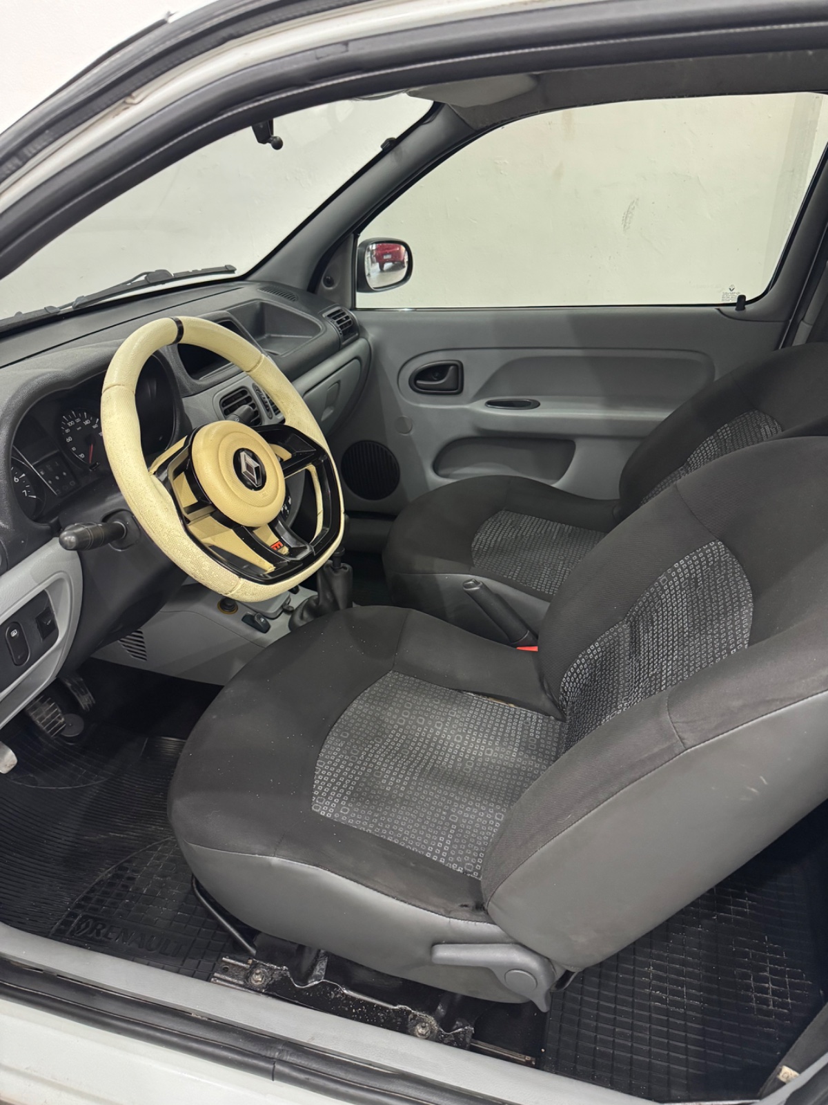 Renault Clio Hi-Flex 1.0 16V 3p 2012 — foto 5